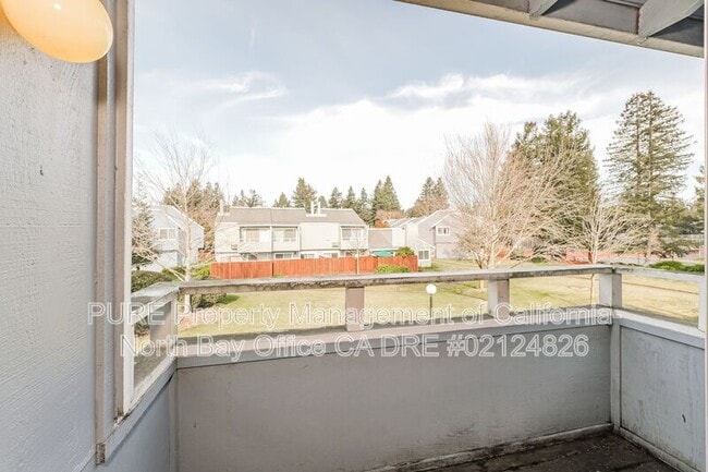 Building Photo - 629 Racquet Club Cir