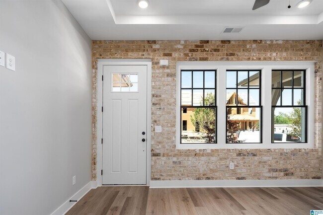 Building Photo - 1109 Windsor Sq