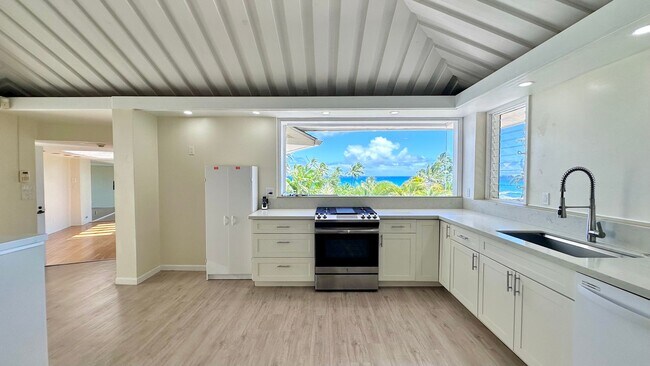 Building Photo - 3643 Diamond Head Rd