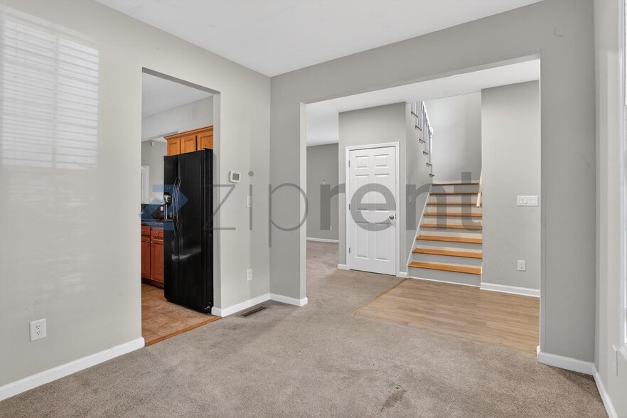 Building Photo - Unit