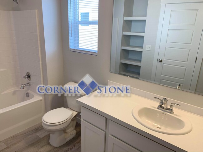 Building Photo - Like New Pet Friendly Home!