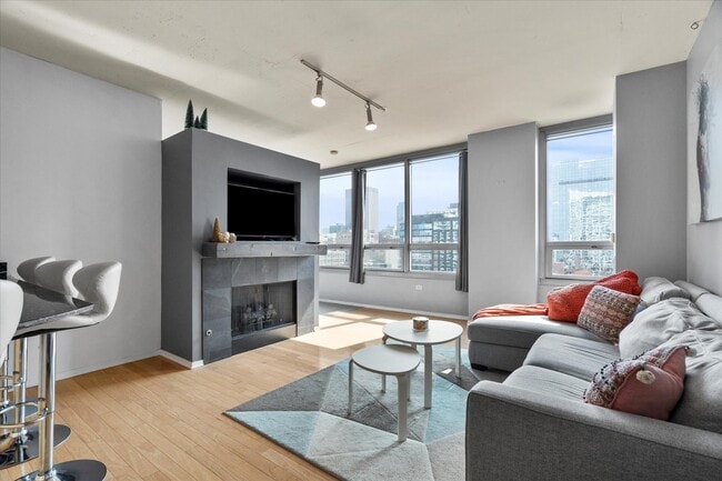 Building Photo - 701 S Wells St