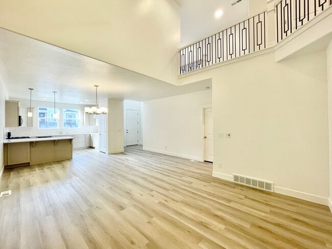 Building Photo - Beautiful Townhome at Mountain Ridge!