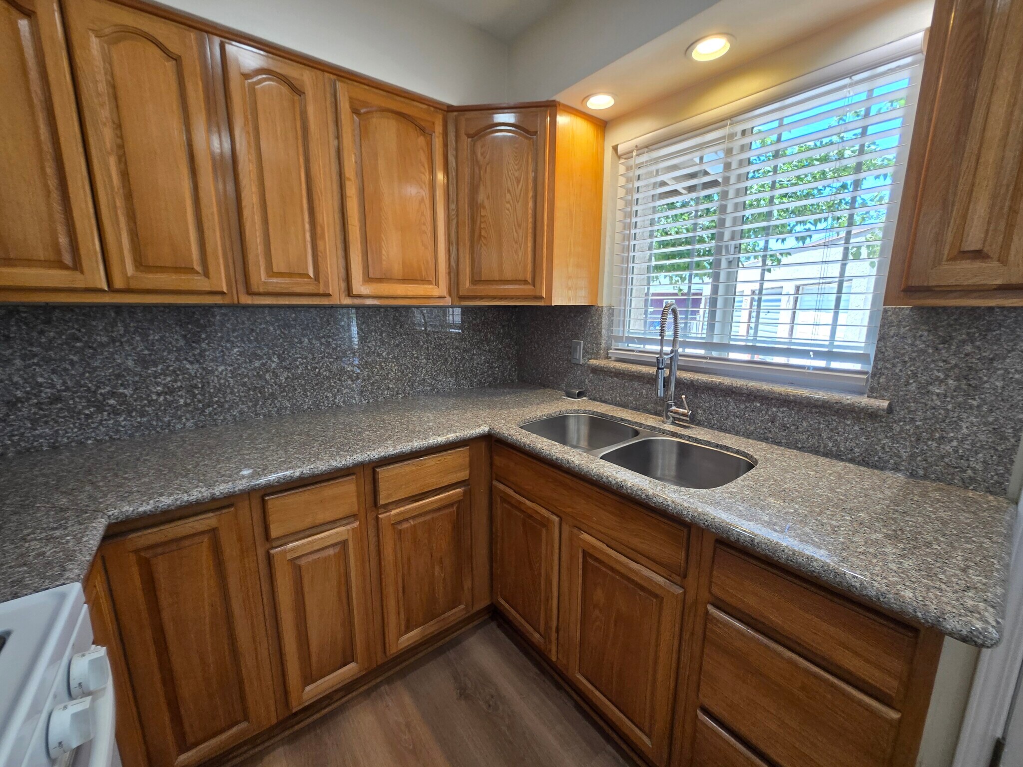 Building Photo - 16340 Villa Dr