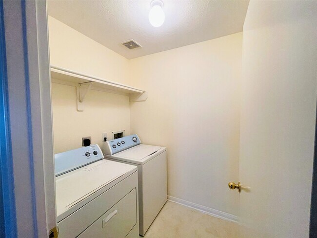 Building Photo - 15303 Kellerwood Dr