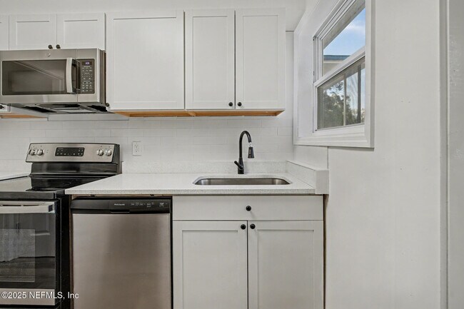 Building Photo - 1503 Broome St