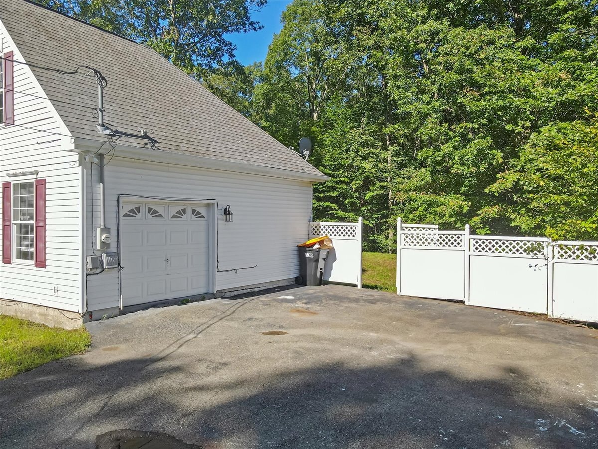 Building Photo - 198 White Pine Trl