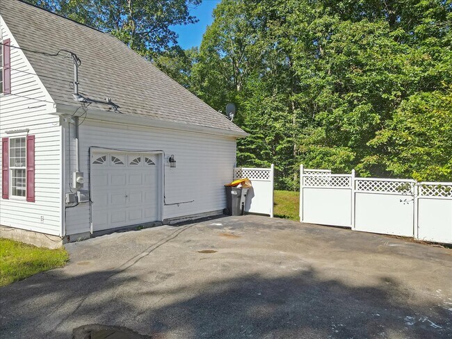 Building Photo - 198 White Pine Trl