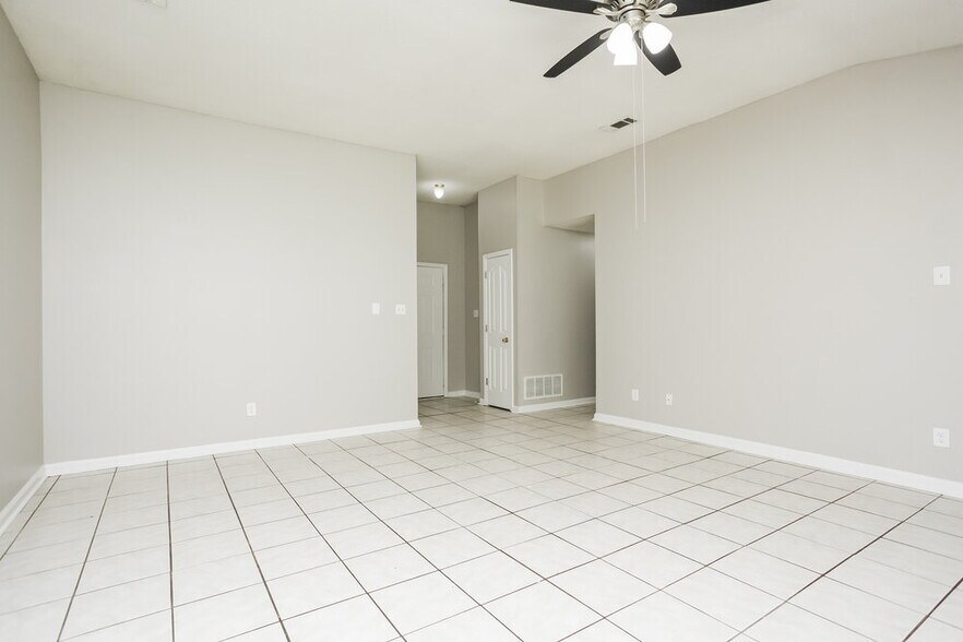Building Photo - 4471 Bishop Hills Dr
