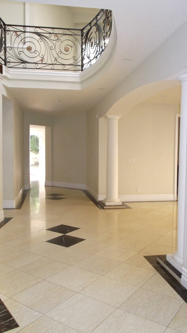 Building Photo - 1842 10th St