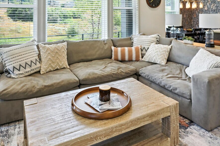 Building Photo - 12737 N Belaview Wy