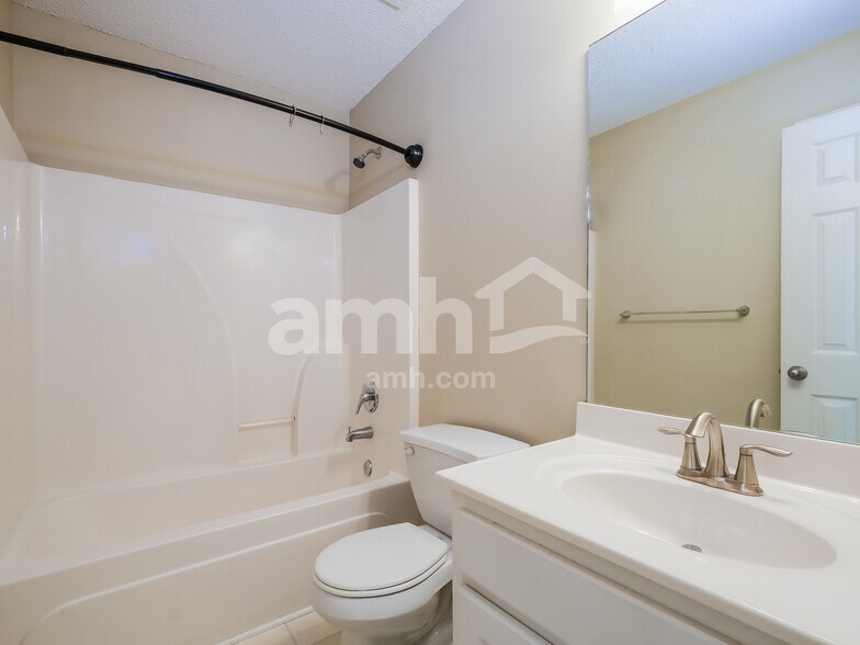Building Photo - 1633 Amalie Dr