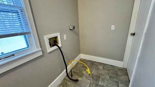 Building Photo - 843-845 Prince SE