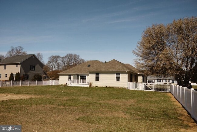 Building Photo - 42 Deerfield Ln