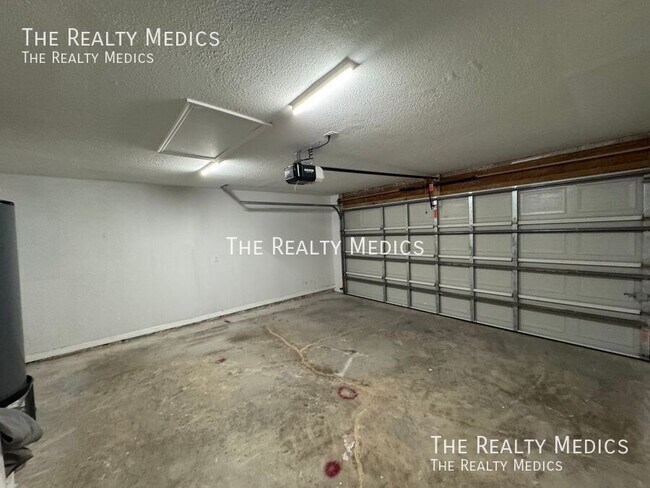 Building Photo - 1708 Providence Blvd