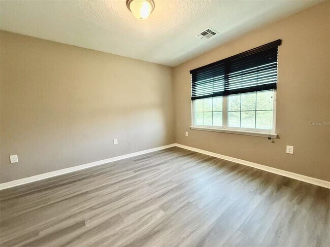 Building Photo - 11804 Silverlake Park Dr