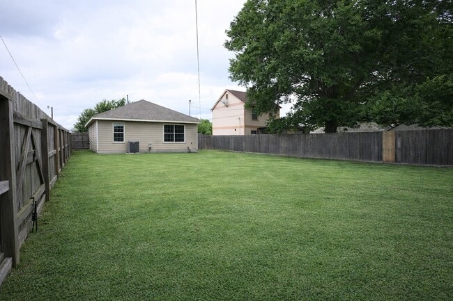Building Photo - 250 7th St