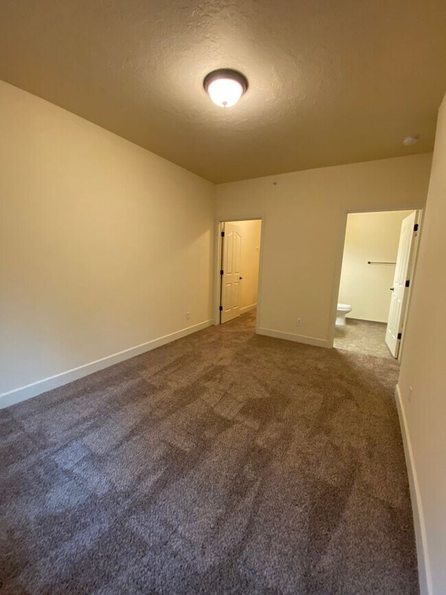 Building Photo - 6800 N Spurwing Loop