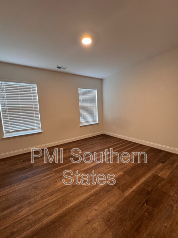 Building Photo - 407 Albus Dr