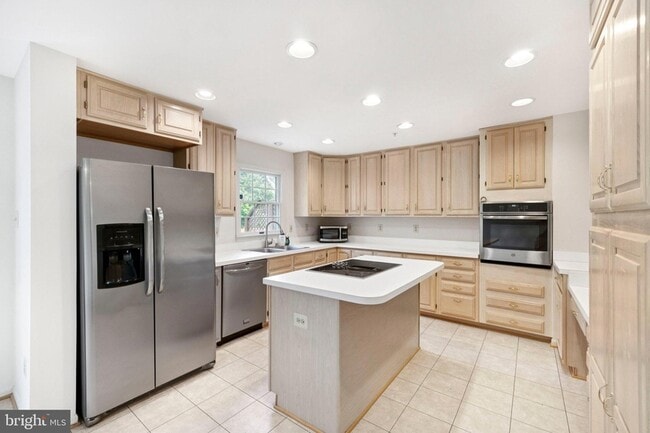 Building Photo - 15831 Glacier Ct