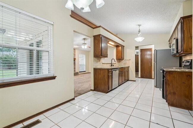 Building Photo - 16404 Del Mar Dr