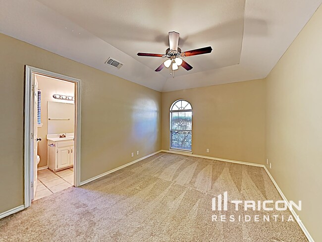 Building Photo - 1112 Brittany Dr