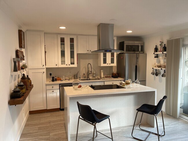 Building Photo - 8529 Villa La Jolla Dr