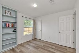 Building Photo - 453 Rush Park Cir