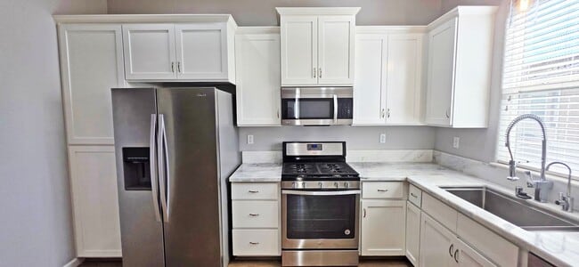 Building Photo - 4120 Beechcraft Way