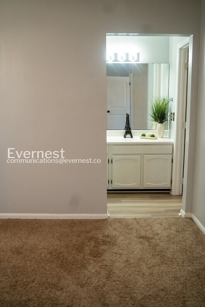 Building Photo - 4809 Brighton Ln