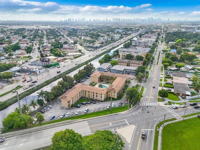 Building Photo - 241 S Royal Poinciana Blvd