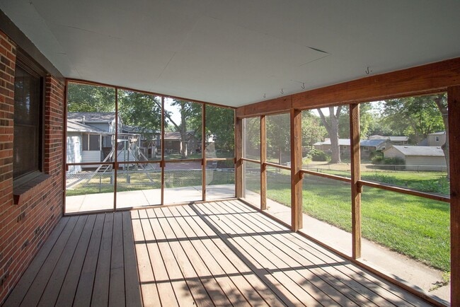 Building Photo - Beautiful 4 Bedroom House | 126th & Center