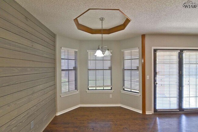 Building Photo - 4618 Sabota Ave