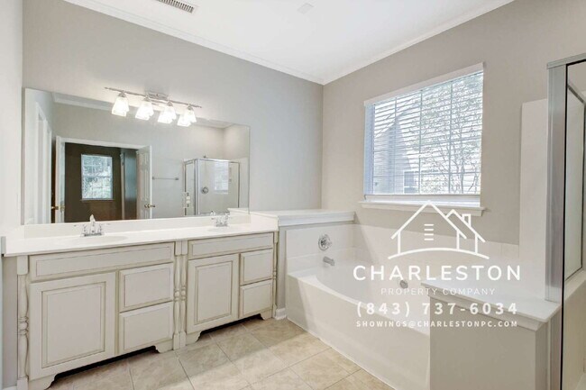 Building Photo - 6040 Fieldstone Cir