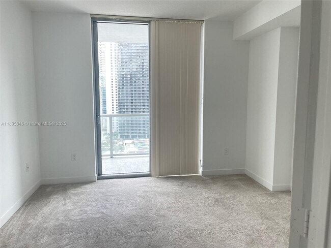 Building Photo - 1111 SW 1st Ave