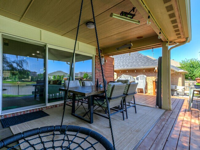 Building Photo - Stunning Home + North Rose Lake + Deer Creek Schools + 4 Bedrooms