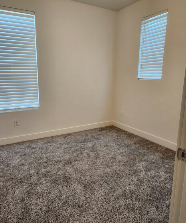 Building Photo - 5088 W Duckhorn Dr