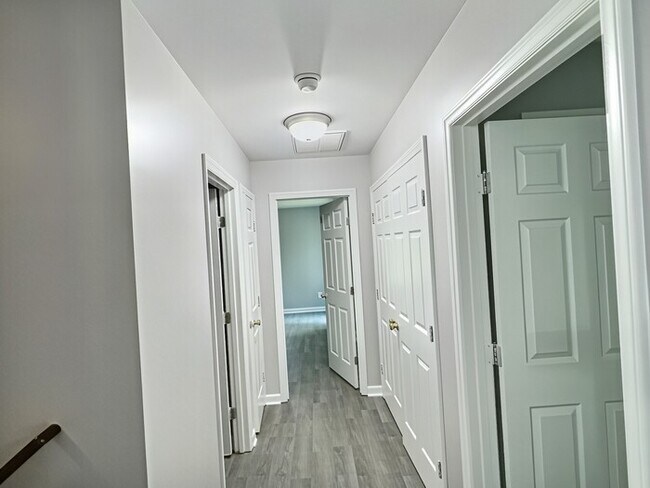 Building Photo - 109 Weatherhill Point