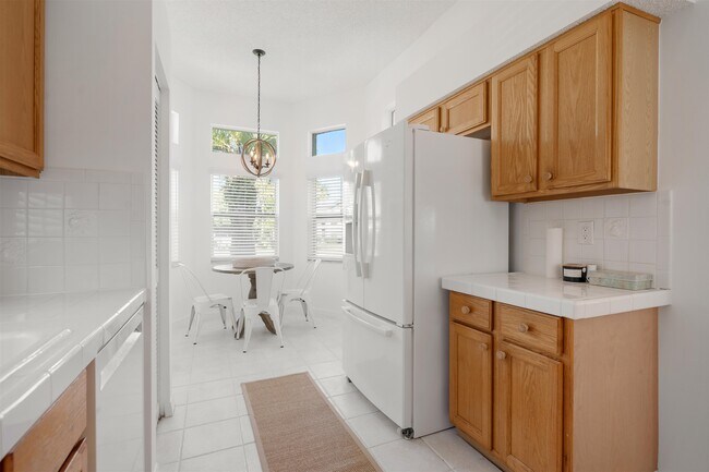 Building Photo - 212 Somerset Ct