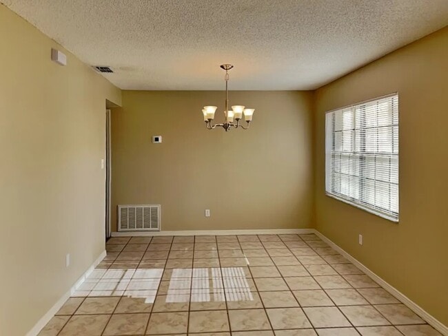 Building Photo - 2041 Nottingdale Ln