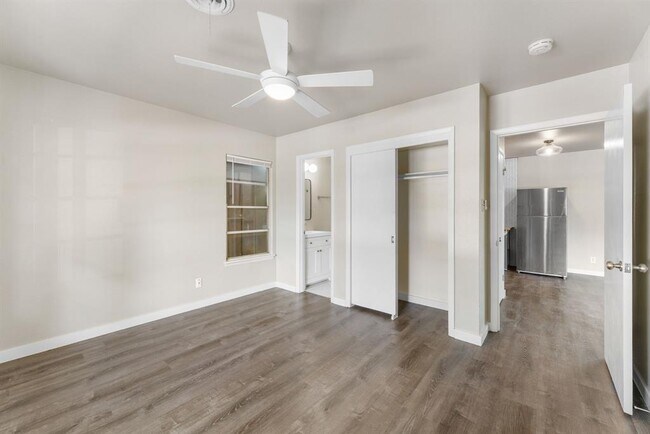 Building Photo - 5302 Robinsdale Ln