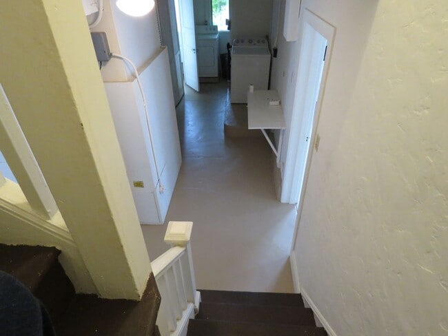 Building Photo - Elegant 4 bedroom House  with bonuses