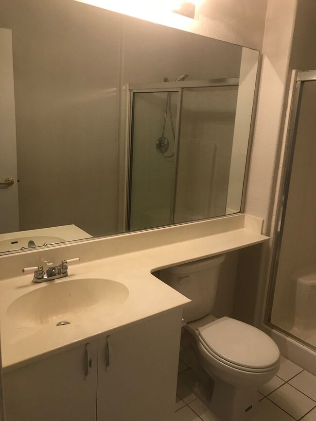 Building Photo - 2 Bedroom 2 bath condo with a den ready fo...