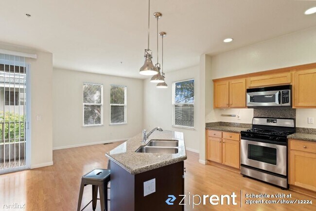 Building Photo - 3 br, 3.5 bath Townhome - 765 N 7th St, Sa...