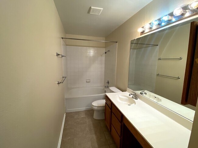 Building Photo - 6814 Flaming Ridge Dr