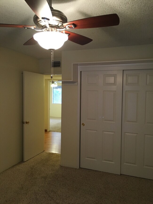 Building Photo - POOL!  Nice 3+2.5 Southwest Bakersfield - Laurelglen Area