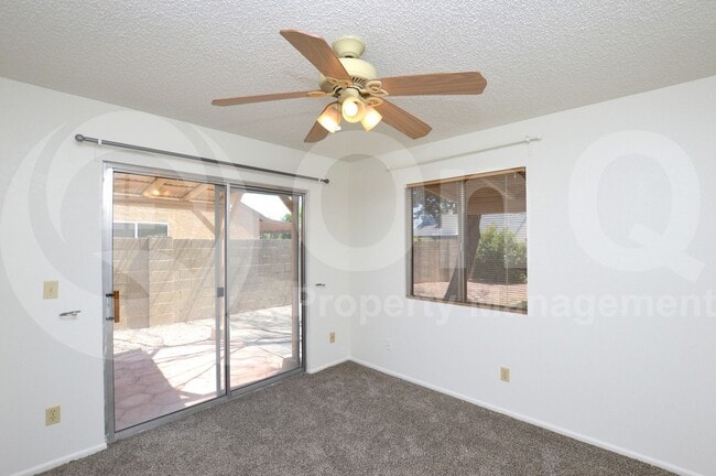 Building Photo - 1559 E Drake Dr