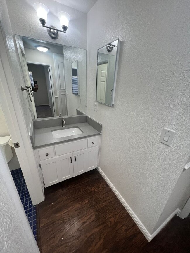Building Photo - Great looking home on a court location wit...
