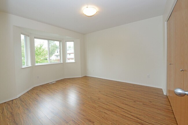 Building Photo - 264 Dailey Ave