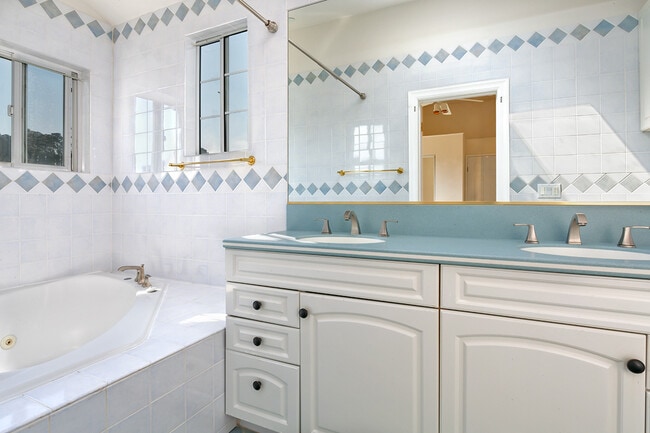 Building Photo - 544 Mississippi St